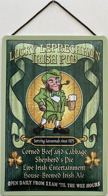 Blechschild mit Kordel 20 X 30cm Spruch: Lucky Leprechaun Irish Pub