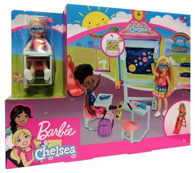 Mattel Barbie Club Chelsea GHV80 Klassenraum Spieleset mit blonder Chelsea und Z
