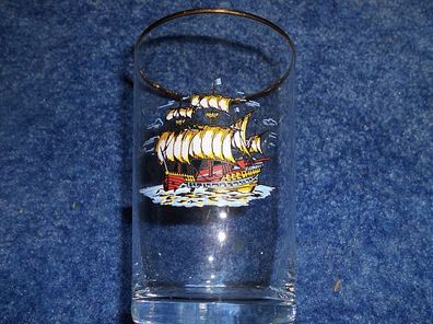 Trinkglas mit Segelschiff