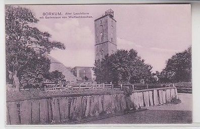 65003 Ak Borkum alter Leuchtturm mit Gartenzaun von Walfischknochen um 1910