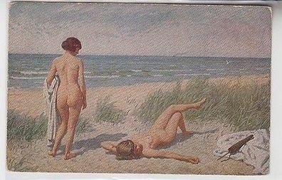 64149 Erotik Ak "Badeleben am Strand" 2 nackte Frauen um 1910