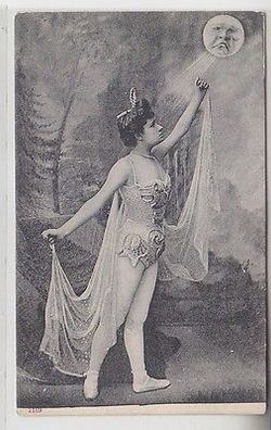 66631 Erotik Ak Dame in Kostüm vor traurigem Mond um 1910