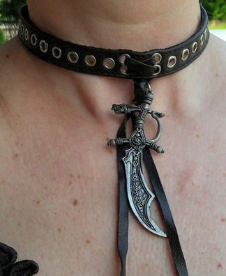 Halsband aus Leder mit Anhänger aus Weißmetall Gothic Larp Gotik NT60103
