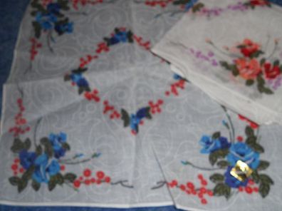 2 Taschentücher China mit Blumen