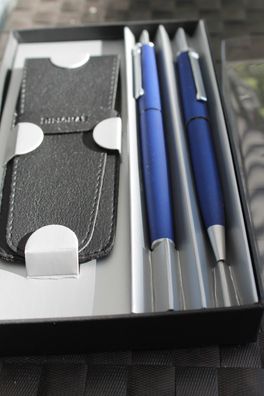Schreibset; 2teilig, Füller mit M-Feder und Kuli blau/ silber mit Ledermäppchen