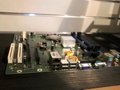 Fujitsu D3011-A11 Mainboard BTX aus Fujitsu Esprimo P5731 E85+