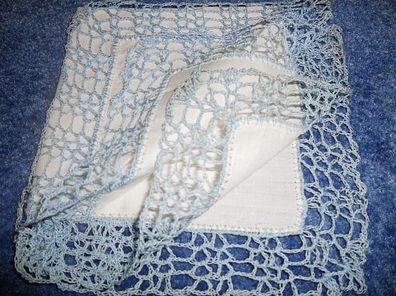Taschentuch mit schöner Häkelspitze - hellblau-Handarbeit