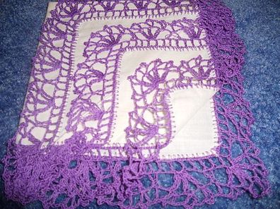 Taschentuch mit schöner Häkelspitze - lila -Handarbeit