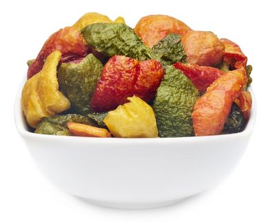 Paprika-Gemüsechips knusprig geröstete Paprikastücke in rot, gelb und grün vegetar...