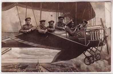 67609 Ak Fotomontage Soldaten im Flugzeug Doppeldecker MARS über Döberitz 1916