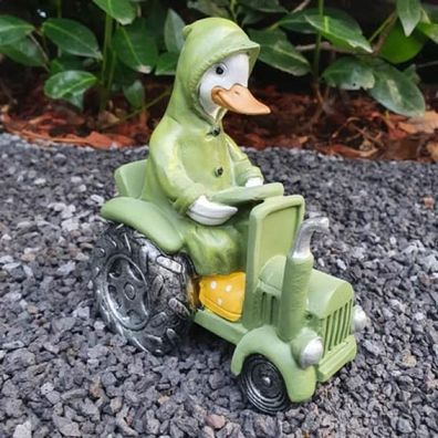 Ente mit Regenmantel auf Traktor 15 cm