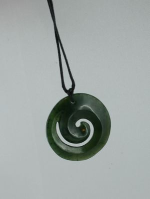Jade Carving aus Neuseeland Koru Nephrit Jade