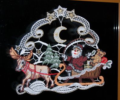 Fensterbild Weihnachten Weihnachtsmann Plauener Spitze Spitzenbild Stickerei