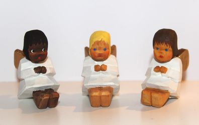 Lotte Sievers-Hahn Krippenfiguren * Engel gebeugt sitzend * Holz handgeschnitzt