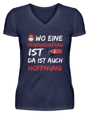 WO EINE Feuerwehrfrau IST DA IST AUCH - V-Neck Damenshirt