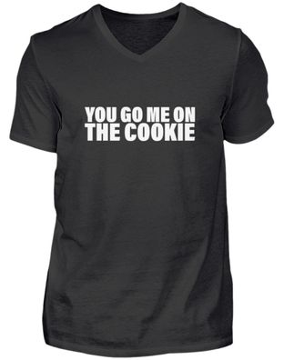 YOU GO ME ON THE COOKIE - Herren V-Neck Shirt