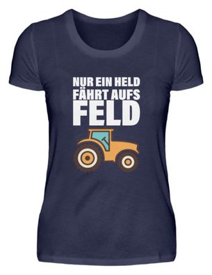 NUR EIN HELD FÄHRT AUFS FELD - Damen Premiumshirt