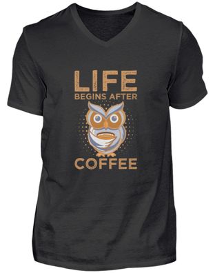LIFE BEGINS AFTER COFFEE - Herren V-Neck Shirt
