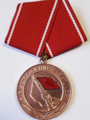 DDR Medaille Für ausgezeichnete Leistungen in den Kampfgruppen.