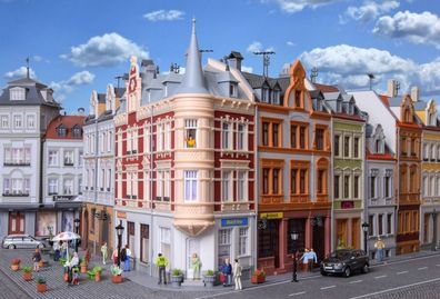 Kibri 38295 H0 Stadthaus mit Figur und Hausbeleuchtung, Funktionsbausatz