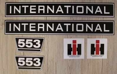 IHC International 553 Aufkleber schwarz weiss klein