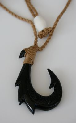 Bone Anhänger aus Neuseeland Carving Hei Matau Fishhook black hook
