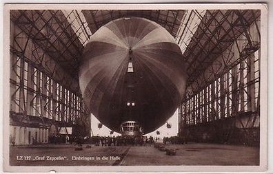 44870 Ak LZ 127 "Graf Zeppelin" Einbringen in die Halle um 1930