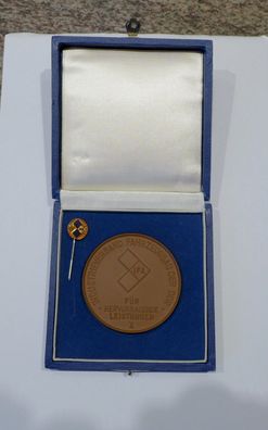 Porzellan Medaille IFA DDR Hervorragende Leistungen Anstecknadel Pin