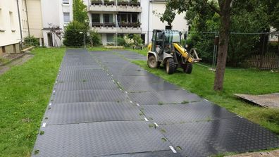 10 Stück Fahrplatten je max. 30 T. Druck LDPE Baustelle Event Wiese Parkplatz