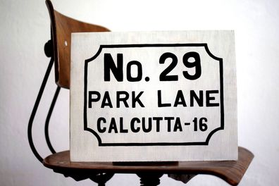 Schild handgemalt No 29 Park Lane Calcutta Reklame Werbung 26 x 31cm schwarz weiß