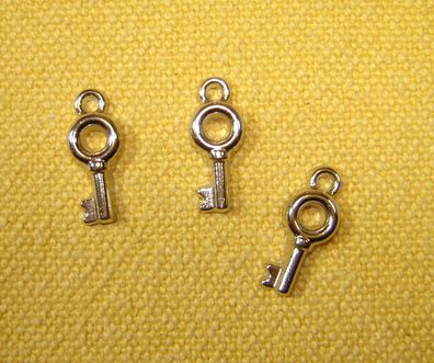 kleiner Anhänger Trachten Schlüssel silberfarben oder z Annähen 0,5 x 1,9 cm Nr12560