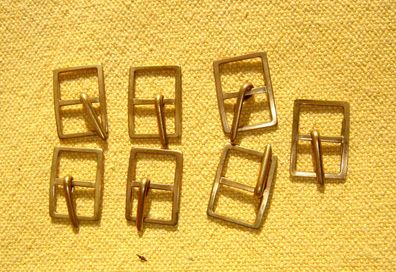 7 Stück kleine Gürtelschließe 2,8 x 1,8 cm Metall messingfarben p