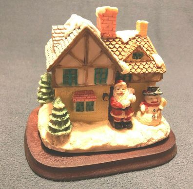 Beleuchtetes Keramik Haus mit Weihnachtsmann und Schneemann - Dekoration (W31)