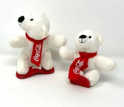 2 Stück Coca Cola Plüschtiere Eisbären Schlittenfahrer + Snowboarder (258)