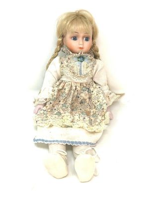 Porzellan Puppe - Mädchen mit Blumenkleid - ca. 38 cm groß (W22) (Gr. 38 cm)