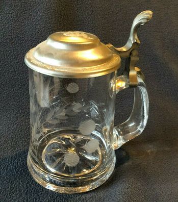 Echt Glas Bierkrug mit Zinndeckel ca. 16,8 cm groß Deckel graviert (RK)