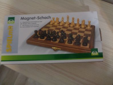 Magnetisches Schachspiel aus Holz