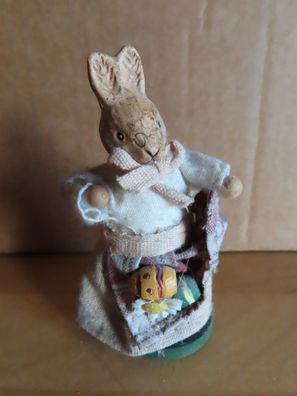 Figur Hase mit Blume Eier Kleid Schürze/ Ca.8,5 cm hoch