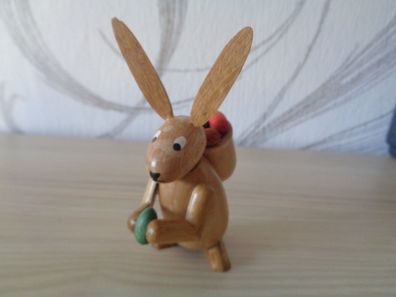 niedlicher Osterhase aus Holz - Erzgebirge DDR- mit Körbchen 10,5cm