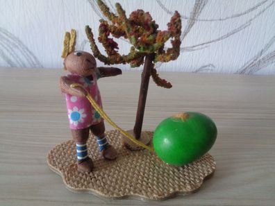 Deko Ostern DDR -Sebnitzer Pappe, Kunstblume Sebnitz- Hase mit Baum