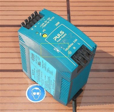Schaltnetzteil 230V Volt AC auf 12V DC 30W Puls ML30.102 Gehäusemangel + SdfkPlakette