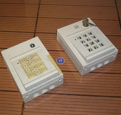 2x Tastgerät Alarm Code Tastatur Kompakt Türcode eff eff 421-30 + SdfkPlakette