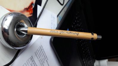 Kugelschreiber Bambus Jesus gibt Hoffnung graviert Jesus lebt Wunschtext