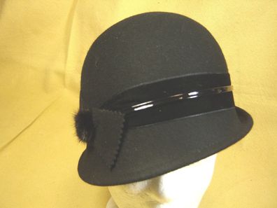 Damenhut kleiner Charlestonhut mit Samtband und Lackband Wollfilz schwarz DH167