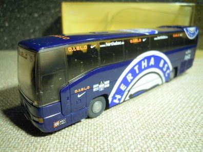 Wiking 7141346: Reisebus MB O 404 RHD "Hertha BSC", Modell in H0, NEU & OVP
