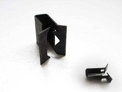 2x Original VW / Audi Halteklammer Emblem- Logohalter