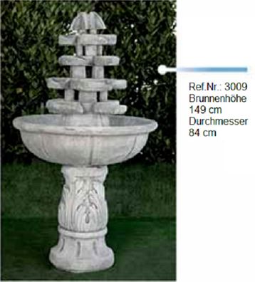 Brunnen aus Weißstein mit einer Schale und einer Figur als Wasserauslauf - 3009
