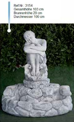 Brunnen aus Weißstein und einer Männerfigur als Wasserauslauf ( Ref. Nr. 3154 )