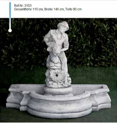Brunnen aus Weißstein und einer Männerfigur als Wasserauslauf ( Ref. Nr. 3153 )