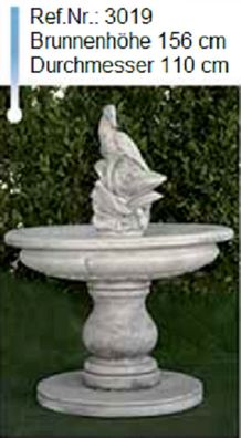 Brunnen aus Weißstein mit einer Schale und einer Figur ( Ref. Nr. 3019 )